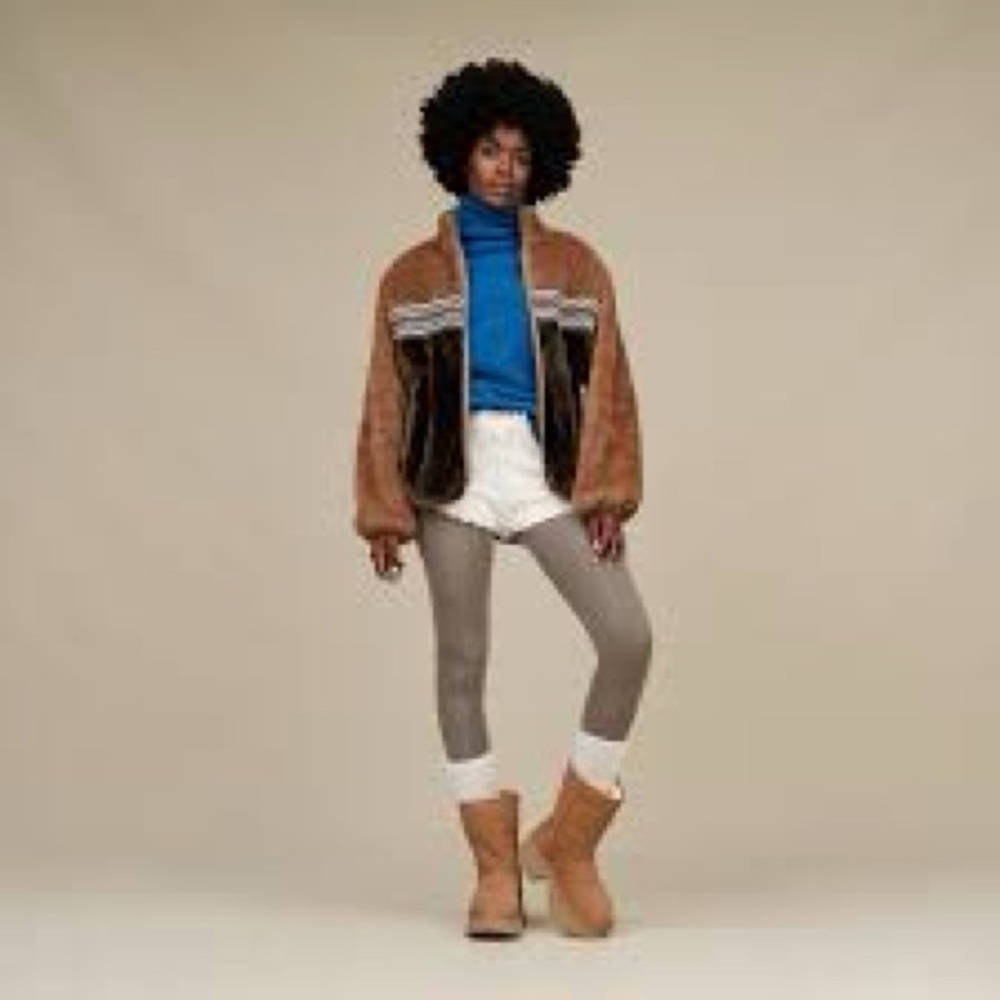 UGG NWT
Women's Classic Short New Heights Booties - Picture 3 of 16